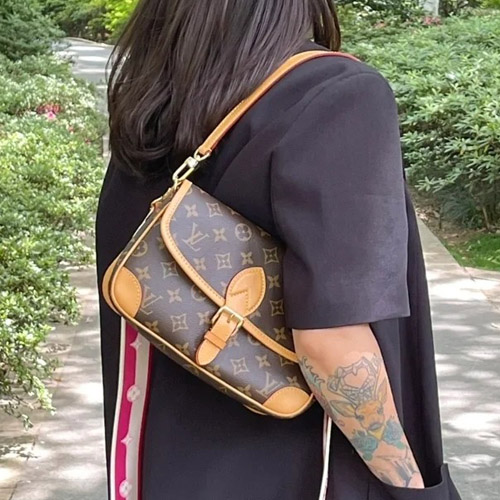 루이비통 다이앤 퓨샤 M46049
