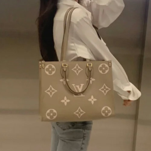 루이비통 온더고 PM 토트백 M45779