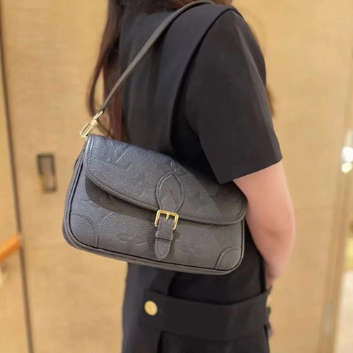 루이비통  다이엔 사첼백  M46388