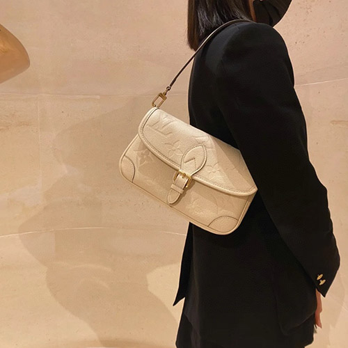루이비통 다이엔 사첼백  M46388