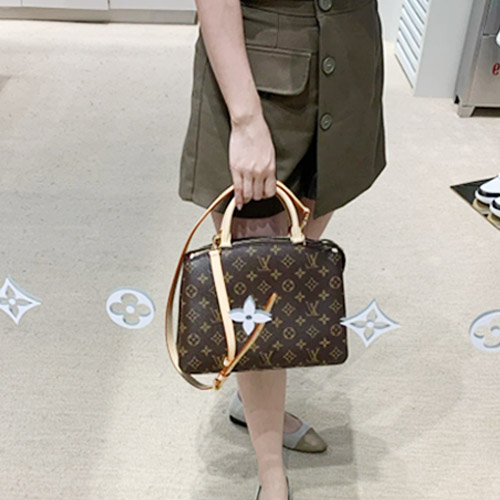루이비통  쁘띠뜨 팔레 M45900