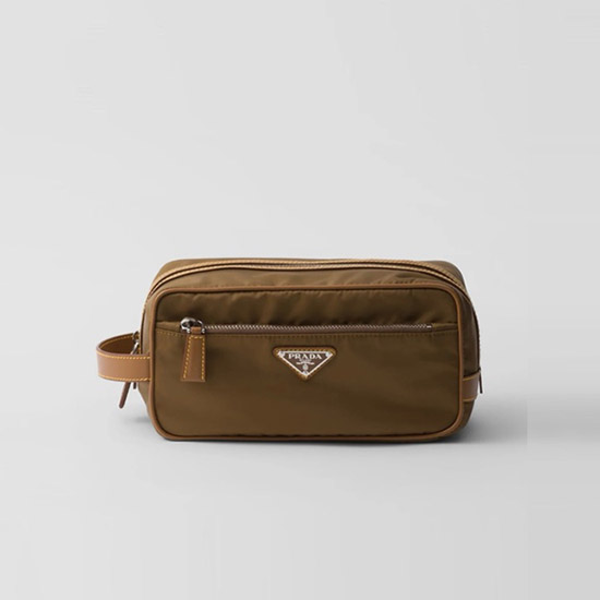 프라다 리나일론 앤 사피아노 레더 트래블 파우치 2NA819 - Prada Re-Nylon and Saffiano Leather Travel Pouch